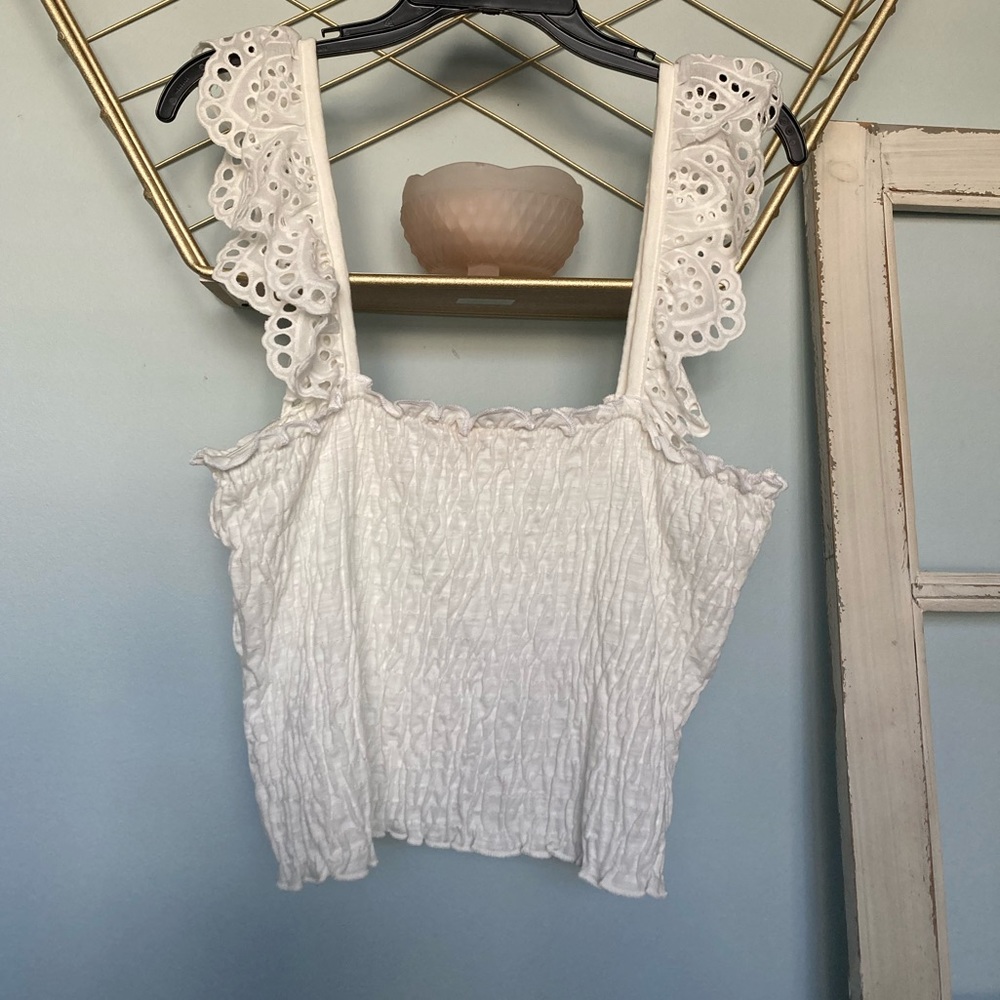 Altar’d State white sleeveless top size (M).